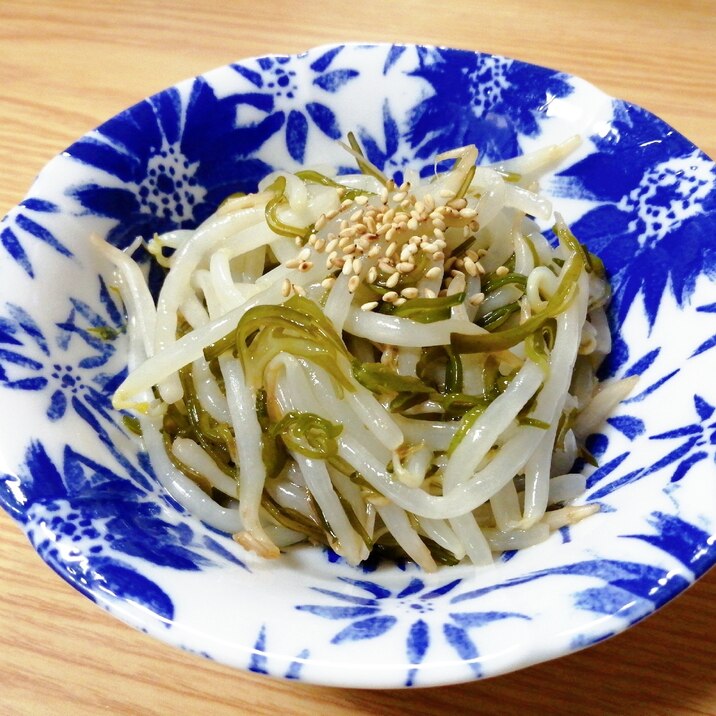 包丁不要☆レンジで簡単♪もやしのめかぶ和え